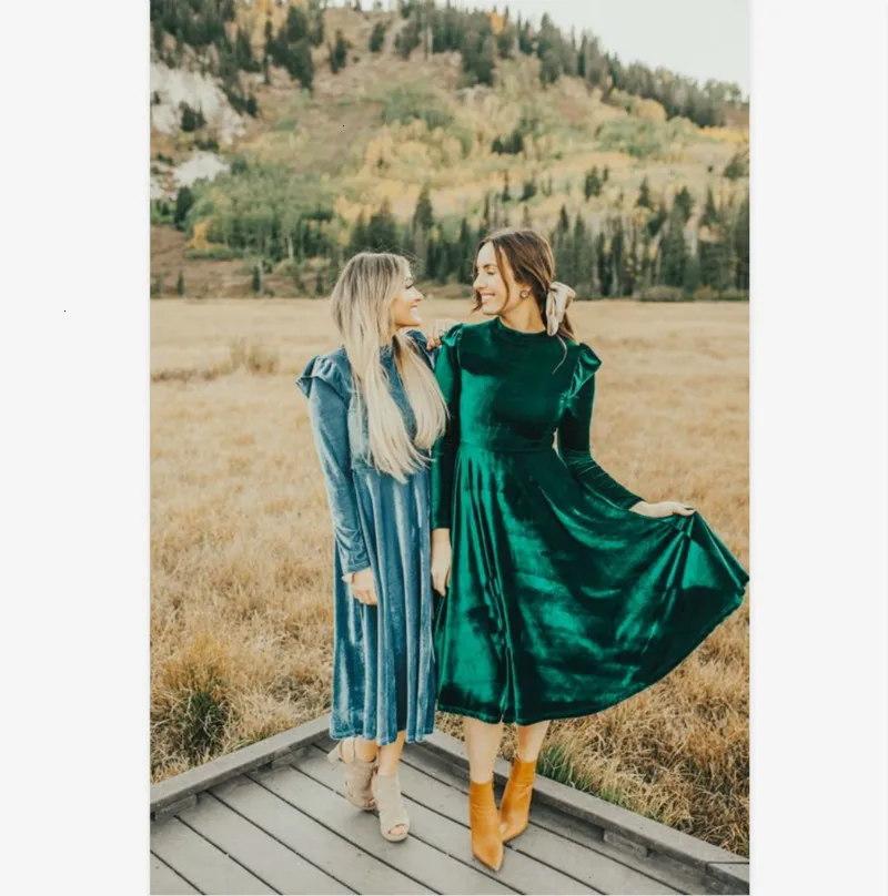 Модные плиссированные платья для мамы и дочки; платье для девочек; одинаковые комплекты для семьи; Mae E Filha Vestido; Семейные комплекты
