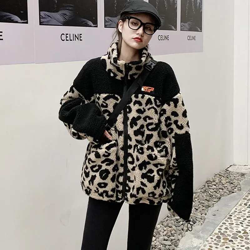 

Thickened leopard-print lamb-like plush autumn and winter top Korean student coat