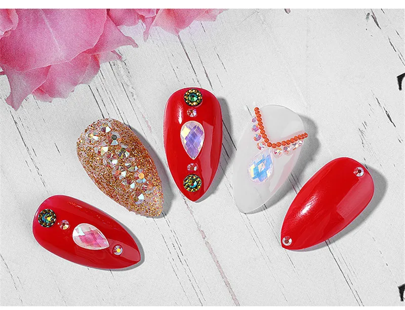 Nails Jewelry Rhinestones Decoration on Red Nail