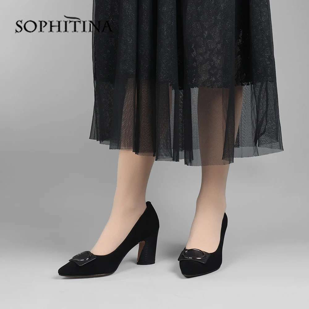 SOPHITINA/высококачественные удобные замшевые однотонные лаконичные женские туфли-лодочки на квадратном каблуке; элегантные туфли с металлическим украшением для зрелых женщин; MC131