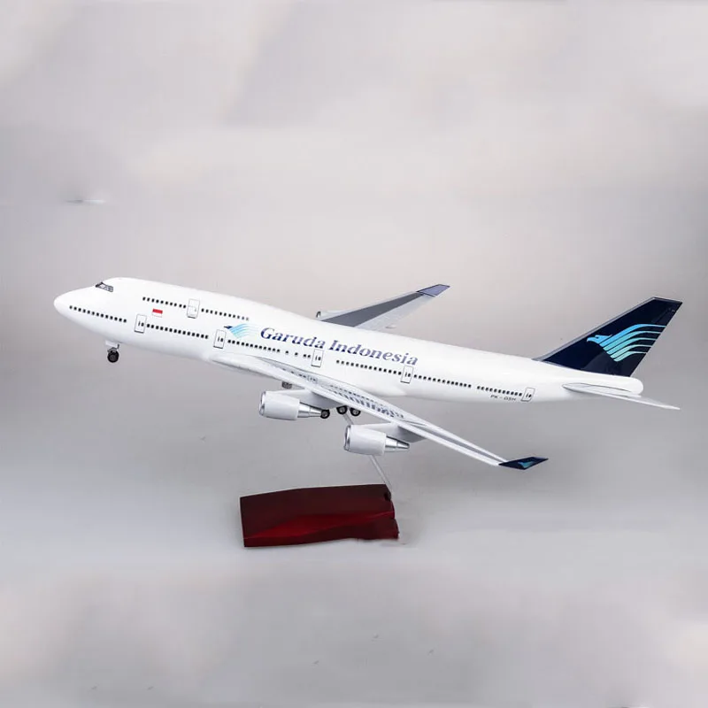 

47CM 1/150 Scale Airplane Model Toys Boeing B747 Garuda Indonesia Aircraft Model with LED Light and Wheels Resin Alloy Plane