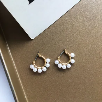

Small Ladies' Lasting Appeal Cool C Word Shape Pearl Cool Ear Stud Daily Life Outfit Earrings Students Ear Stud Female