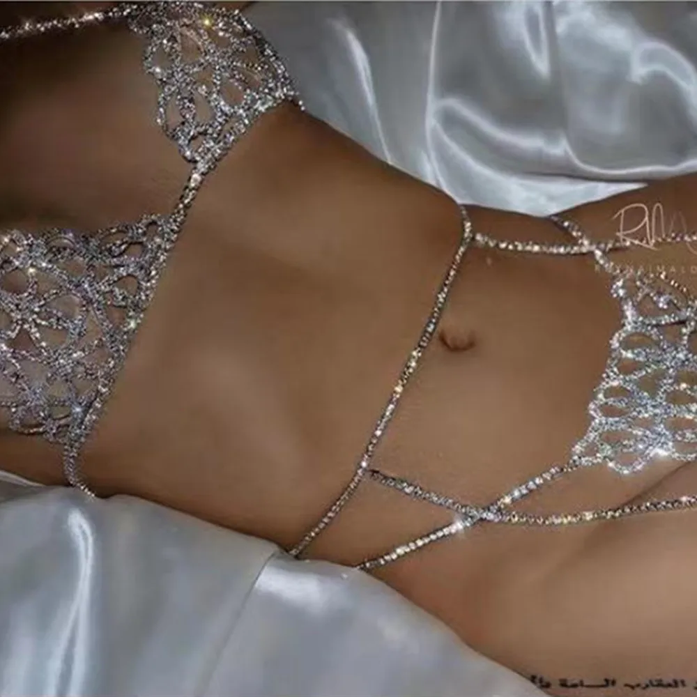 

Dropship Luxury Heart Crytal Bikini Body Chain Harness for Women Sexy Lingerie Chain Bling Rhinestone Bra and Thong Set Jewelry