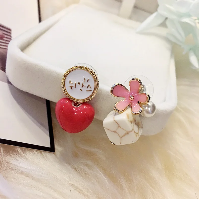 

Korean Xiaoqingxin Personality Asymmetric Earrings Female 2019 New Chao-net Red Temperament Super Sen Earrings