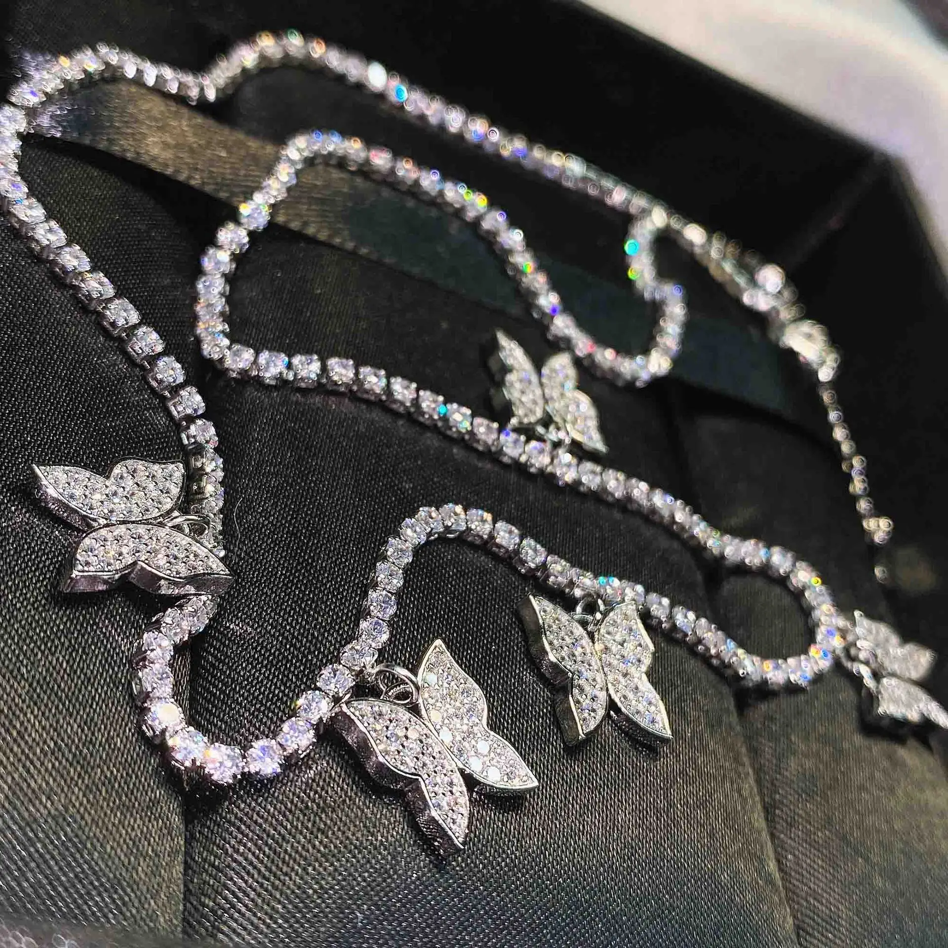 

Trendy Silver Color Cubic Zirconia Tennis Necklace Elegant Butterflies Pendant Necklace Choker Ladies Jewelry