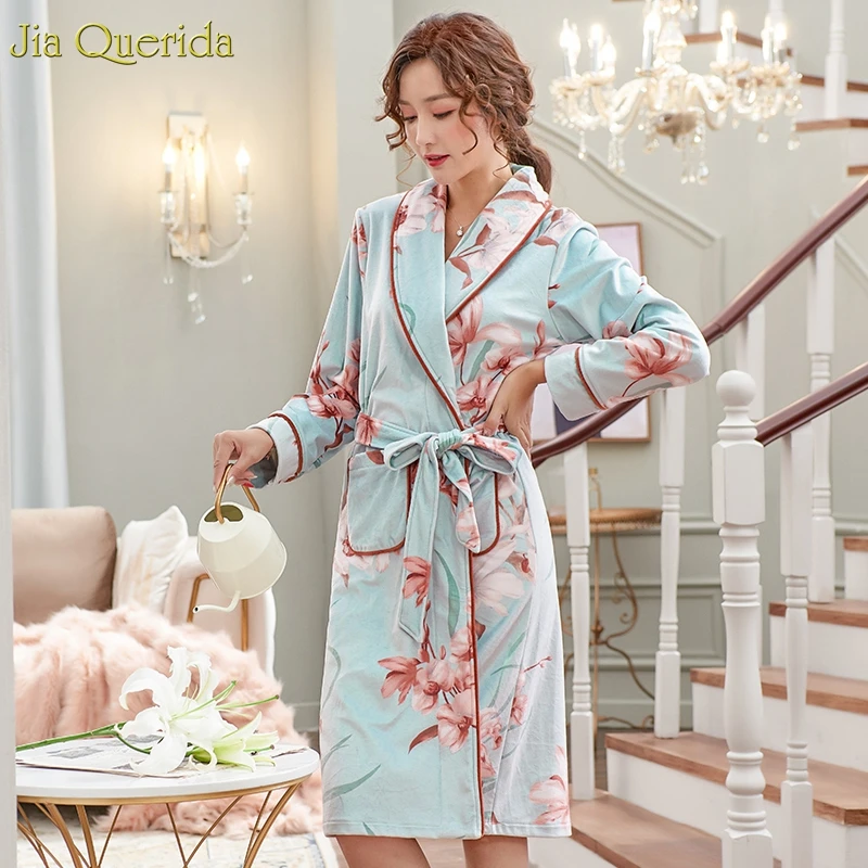 Женский домашний зимний бархатный халат небесно-голубого цвета с цветочным