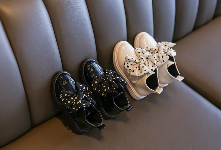 COZULMA/осенние детские ботильоны на застежке-липучке; обувь для девочек в горошек; ботинки с бантом-бабочкой; детская нескользящая обувь; Размеры 26-36