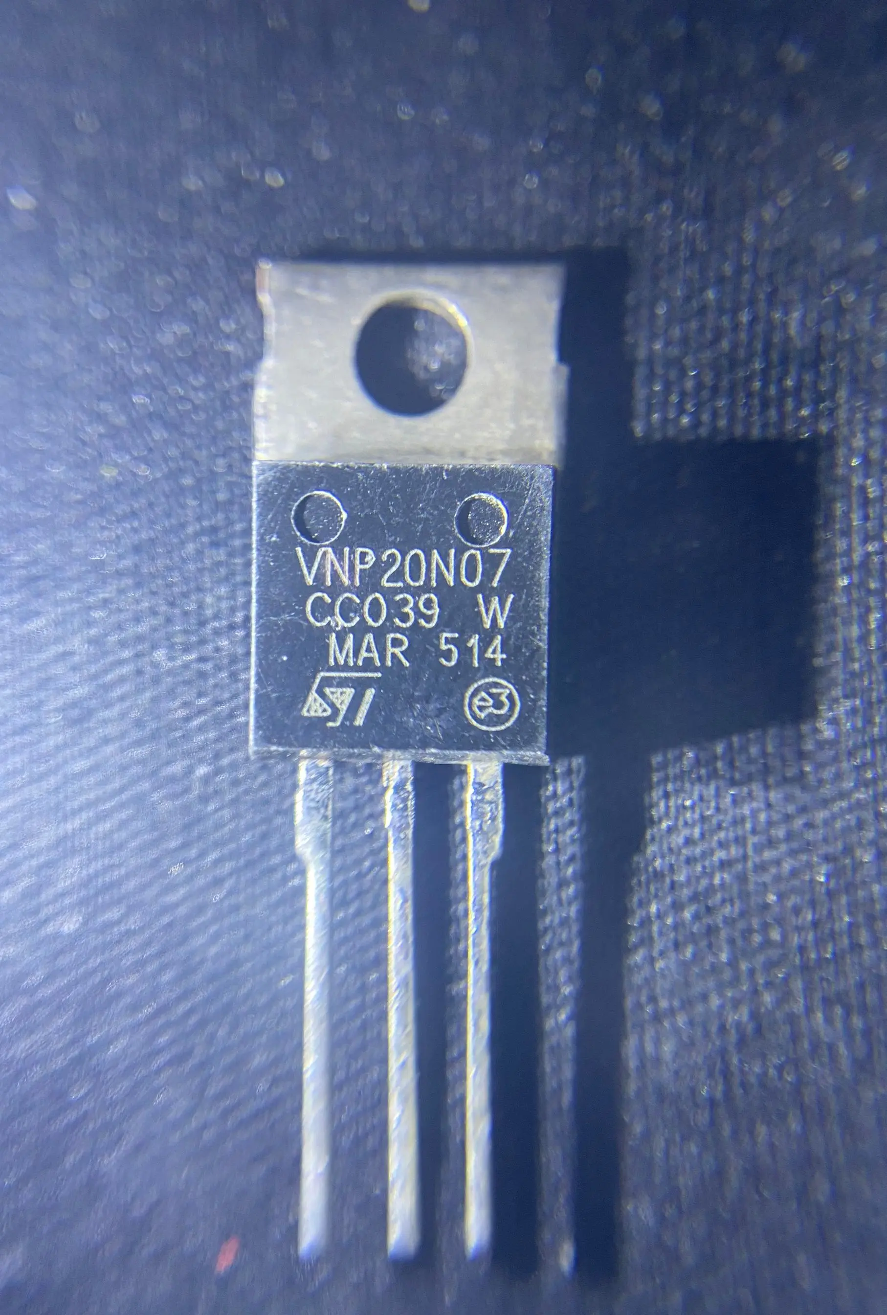

10~20pcs/lot VNP20 VNP20N07 TO-220 Brand new original free shipping