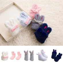 1 пара осенних носков из кораллового флиса для маленьких девочек мягкие уплотненные теплые носки для новорожденных с милыми мультяшными животными