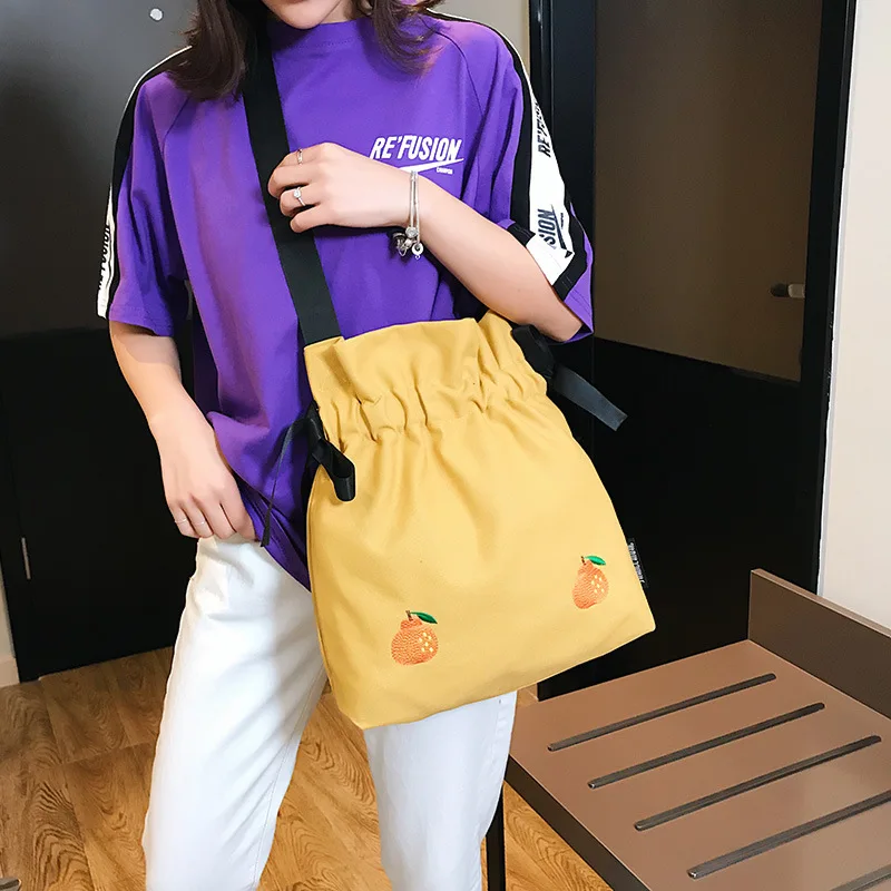 

2019 Early Spring New Style Pull-belt Canvas Fresh Literature And Art Cloth Bag Strawberry Shoulder WOMEN'S Bag