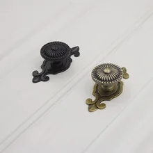 Ao si ken Европейский стиль винтажная медная ручка из цинкового сплава с одним отверстием круглая ручка двери шкафа ящик ретро международная торговля