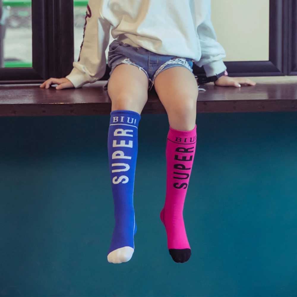 Модные супер детские носки для девочек осенне зимние гольфы ярких цветов