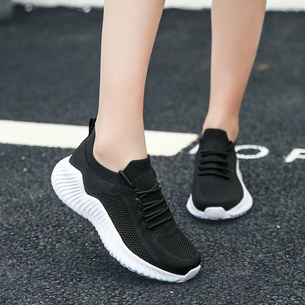 

2019 Summer New Style Fly-kit Mesh Breathable Running Shoes WOMEN'S Shoes Simple Versatile Sports Footwear
