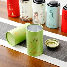 Маленькая круглая бумажная коробка со звездами, мазь для губ, жестяная крышка, бумажная трубка для печенья