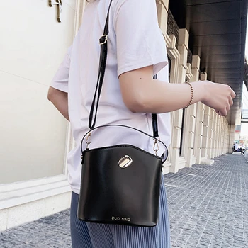 

2020 Casual Shoulder Bucket Bags Women Letter Metal Sheets Crossbody Handbags Messenger Bags for Ladies Travel Bags PU Handbags