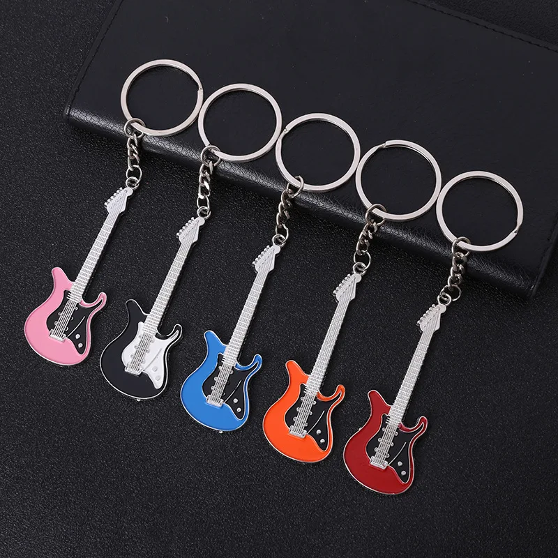 

Fashion New Design Cool Luxury Metal Guitar Keychain Car Key Chain Keyring Instrument Violin Pendant for Man Women Music Gift