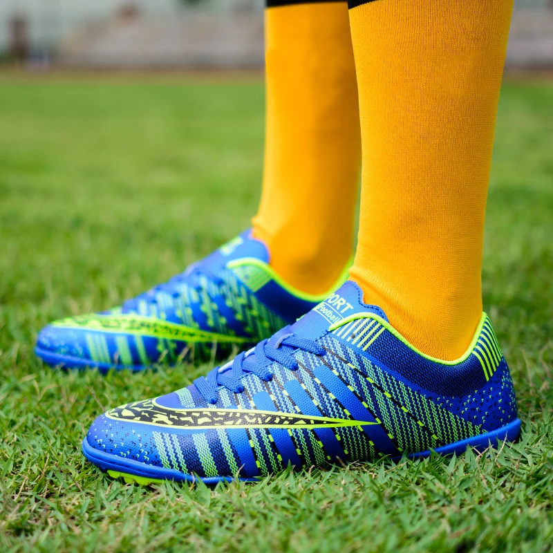 Explosive long nails and broken soccer shoes, soft and lightweight sports breathable fashion soccer shoes