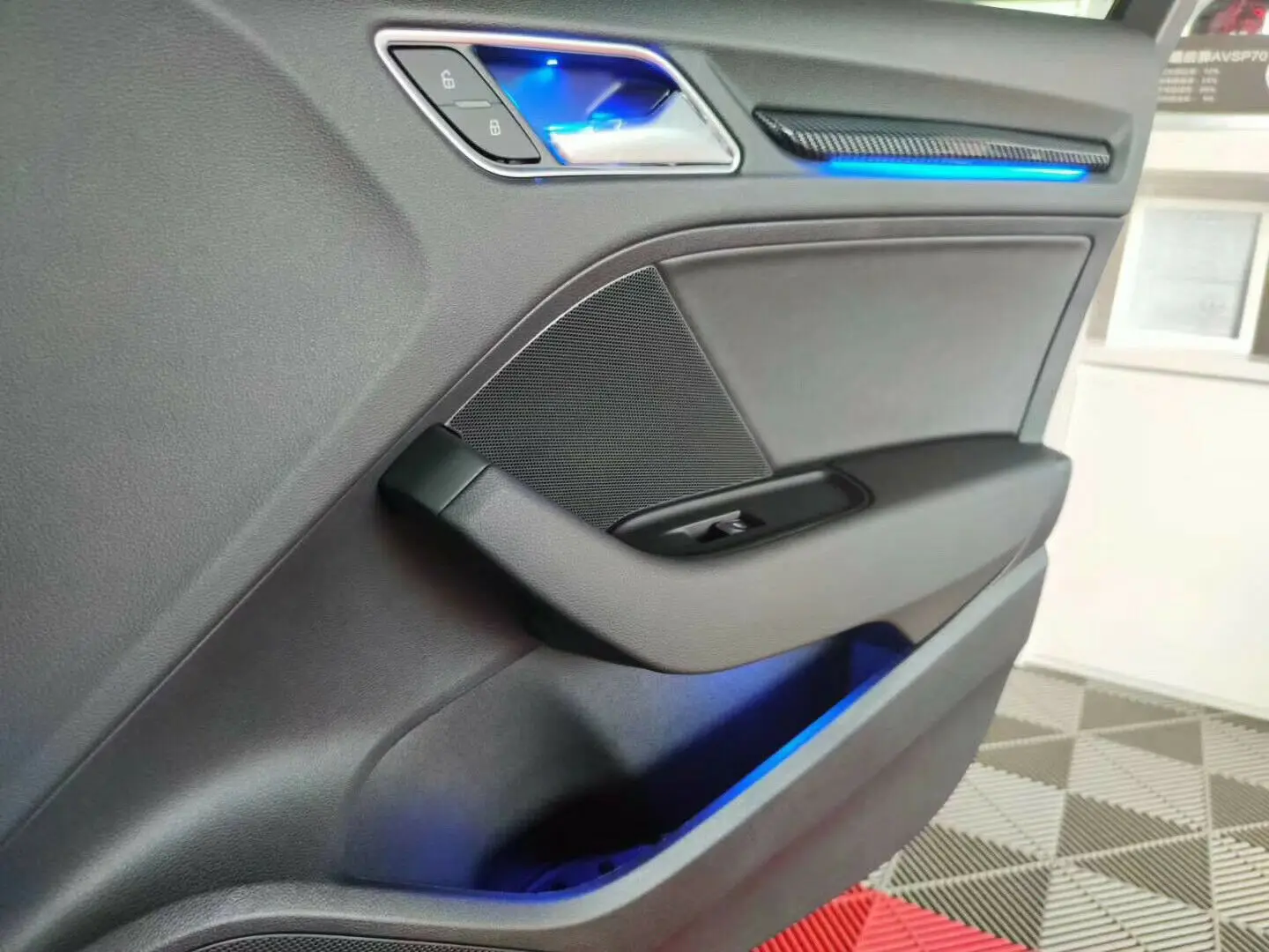 Auto Tür LED Lampe Abdeckung Trim Carbon Faser Farbe 4Pcs Für Audi A3 8V  2014-2019 S3 auto Innen Umgebungs Licht Dekoration ABS - AliExpress