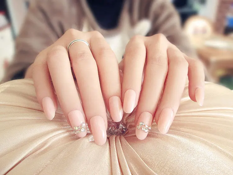 Сковальные накладные ногти с клеем средней длины жемчужные блестящие алмазные Diy Nail Art аксессуары для невесты 24 шт. розовые накладные ногти - Цвет: C51