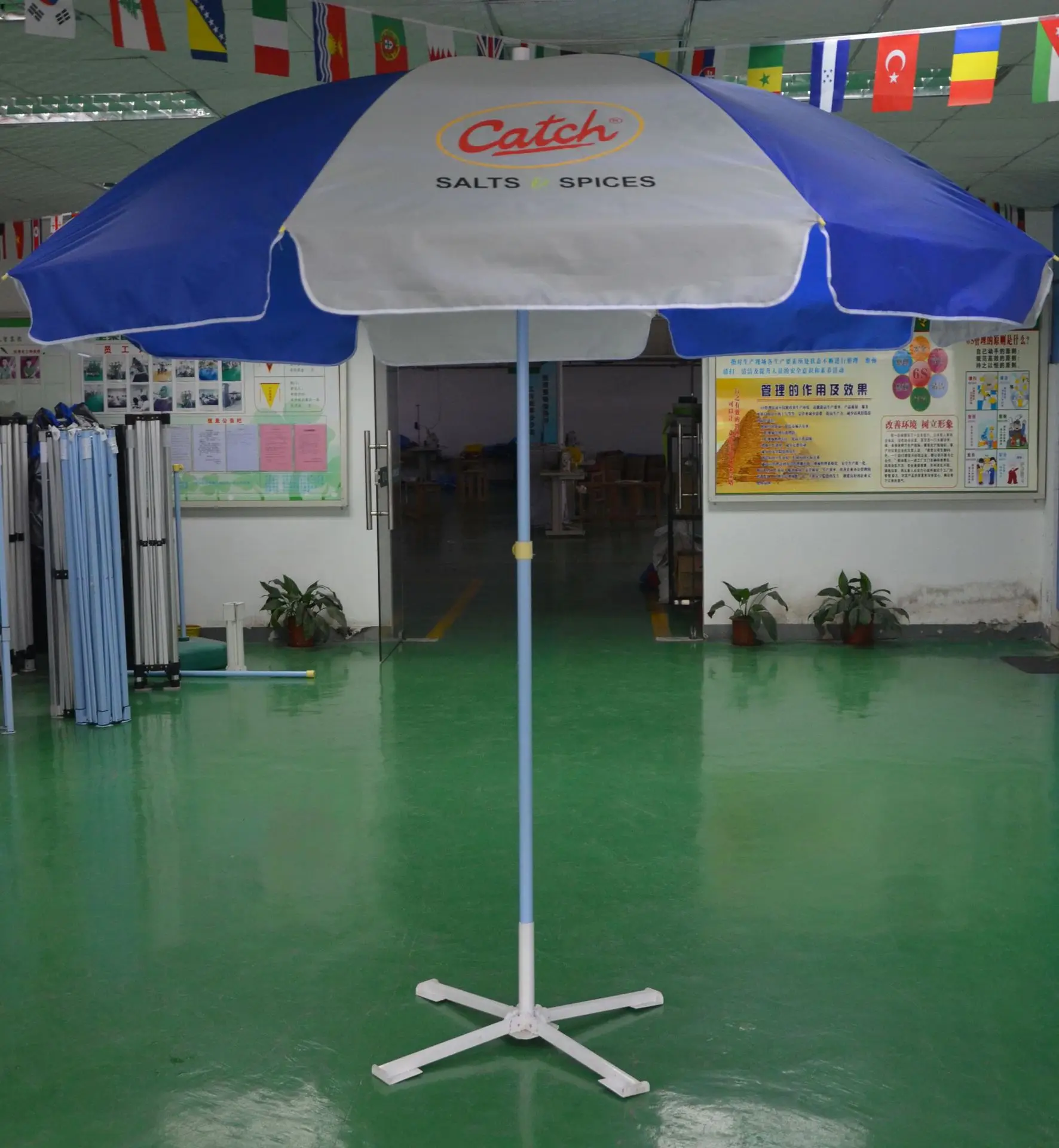 

Manufacturers Direct Selling Outdoor Advertisement Folding Parasol with Mini Fan Customizable Printing Logo Advertisement
