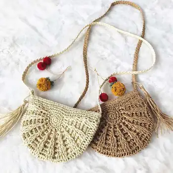 

2019 Summer New Women Tassels Round Crossbody Shoulder Bag Beach Circular Rattan Wicker Straw Woven Basket Tote bag Straw Bags