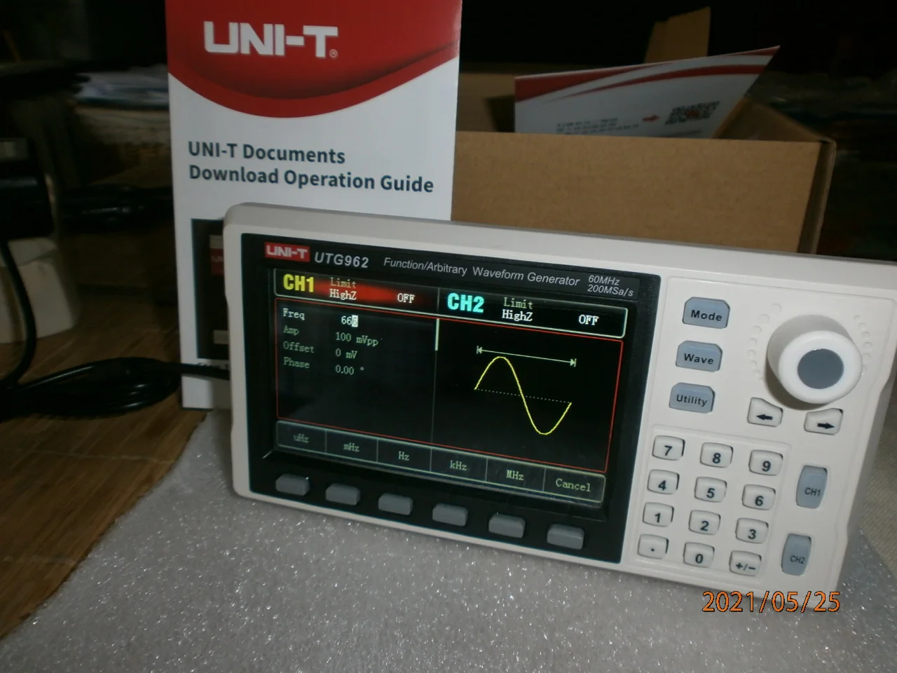 UTG932 UTG962 Function Arbitrary Waveform Generator Signal Source Dual ...