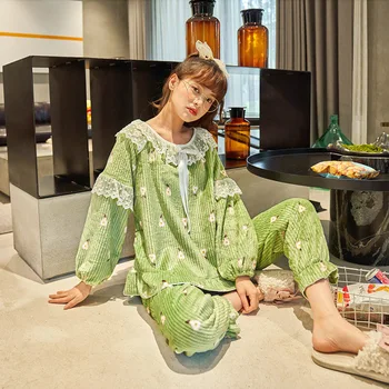 

Women's Pajamas Winter Sweet Plus Velvet Print Pyjamas For Ladies Loose Lace Bow Warm Top Pants Two Piece Home Pijama Female