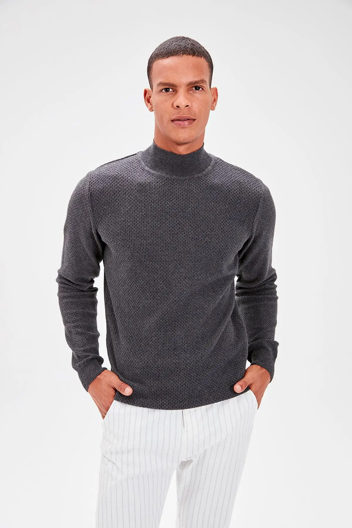 

Trendyol Anthracite Men Textured Half Turtleneck Sweater Sweater TMNAW20VK0002