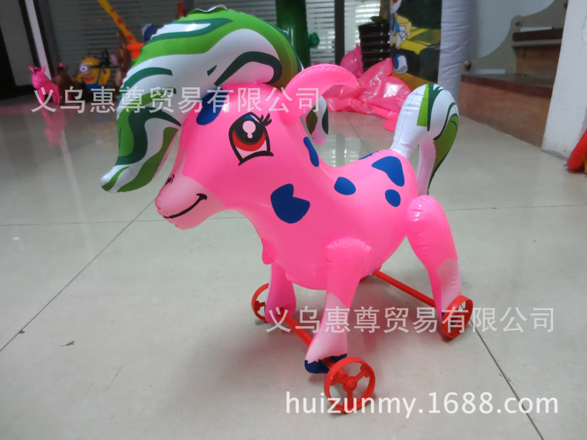 Yiwu животное курган с колесами надувная игрушка связывающая проволока Надувное животное гарантия качества