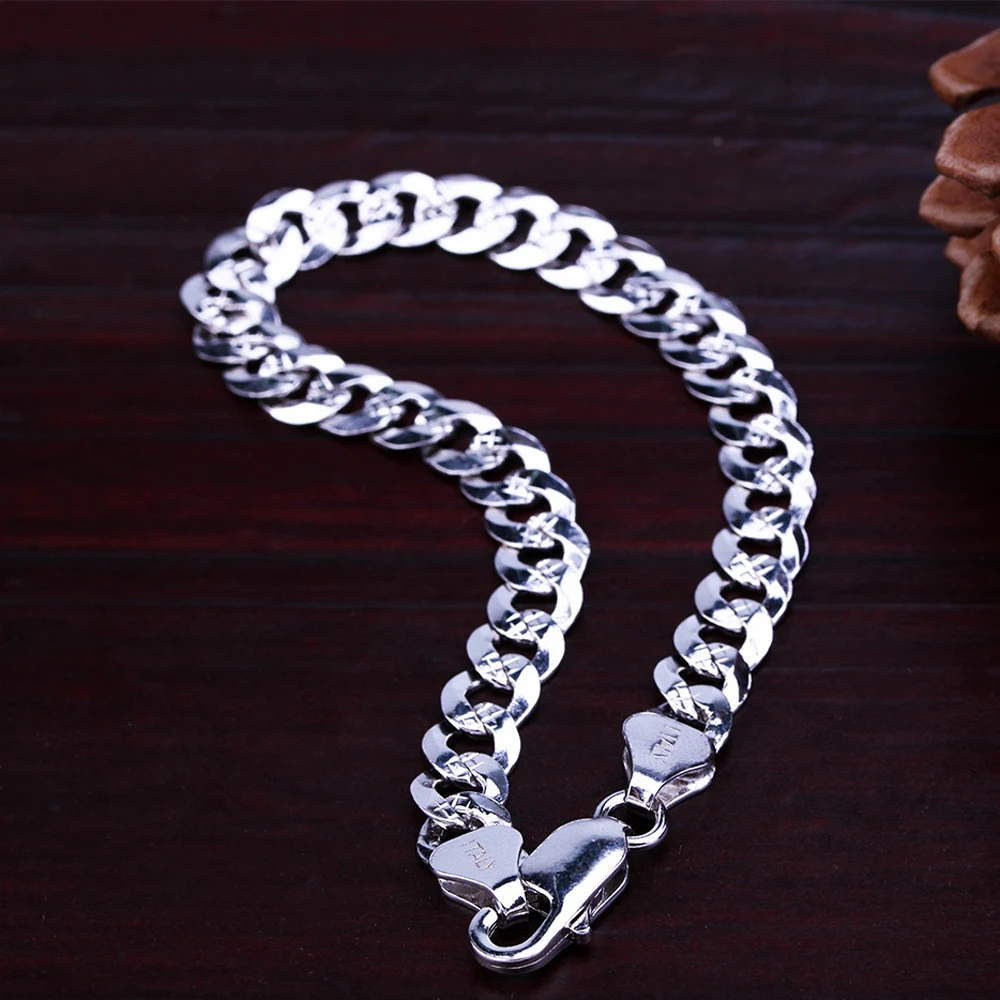 8966210122_1830098967 (1)