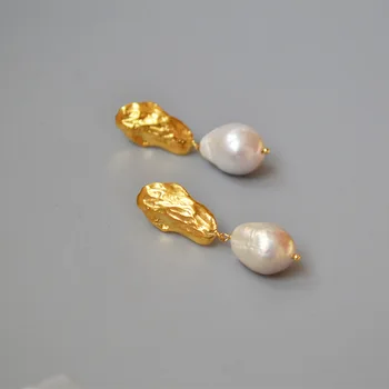 

CMajor Fashion Brass Jewelry Temperament Creative Retro Golden Irregular Texture Baroque Pearls Dangle Earrings for Women