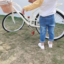 Весенняя детская одежда для мужчин и женщин; детские джинсы с принтом сердца; детские свободные ковбойские брюки