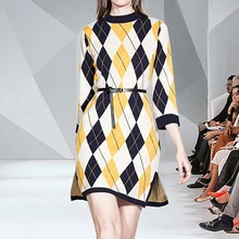 Винтажное популярное цветное клетчатое платье-свитер с ромбовидным узором зимнее прямое платье-свитер с разрезом сбоку, круглым вырезом и поясом элегантное вязаное платье
