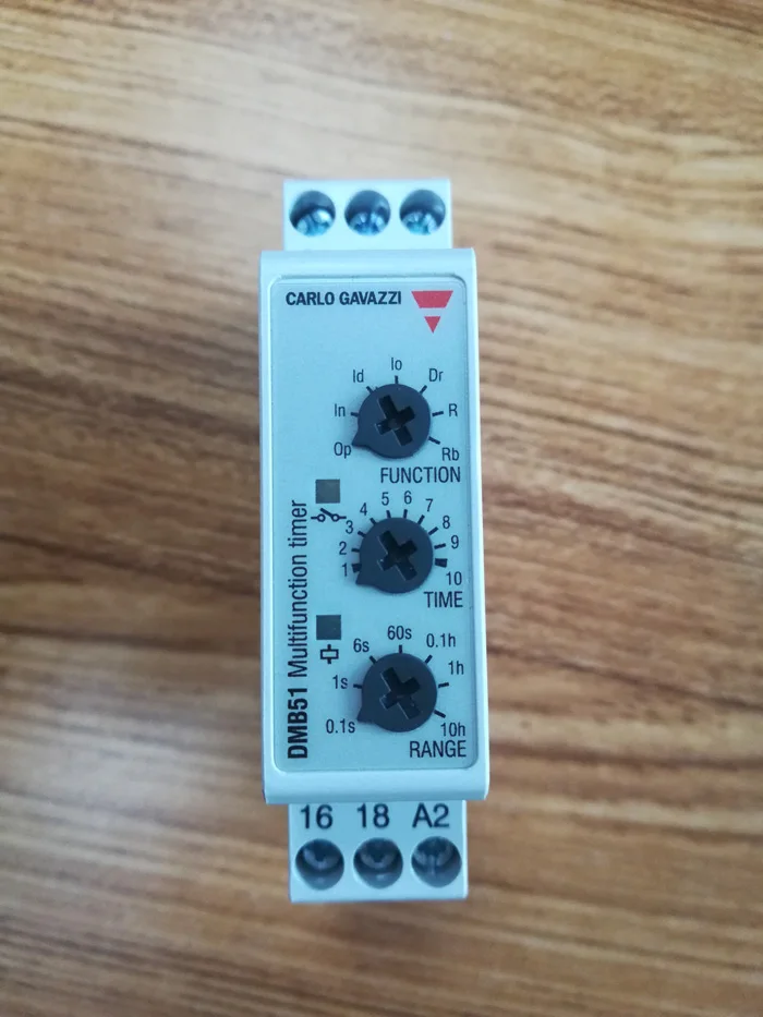 Carlo Gavazzi DMB51CM24B006 7 kKnob-selectable Functions DIN-rail 24VDC/24-240VAC SPDT Multi-voltage Time Relay