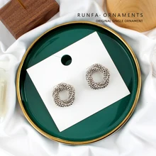 Ювелирные изделия Европейская и американская Личность Простой твист металлический узел нерегулярные серьги