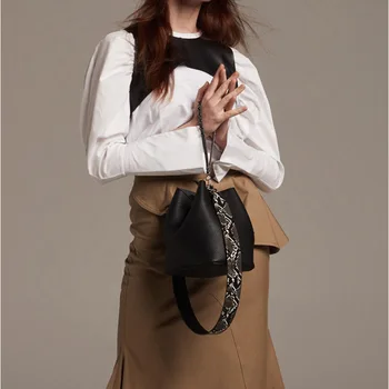 

Korean Style Snake Wide Straps Bucket Bag Pu Lady Shoulder Bag Package Handbags Retro Capacity Casual Messenger Bags Purse