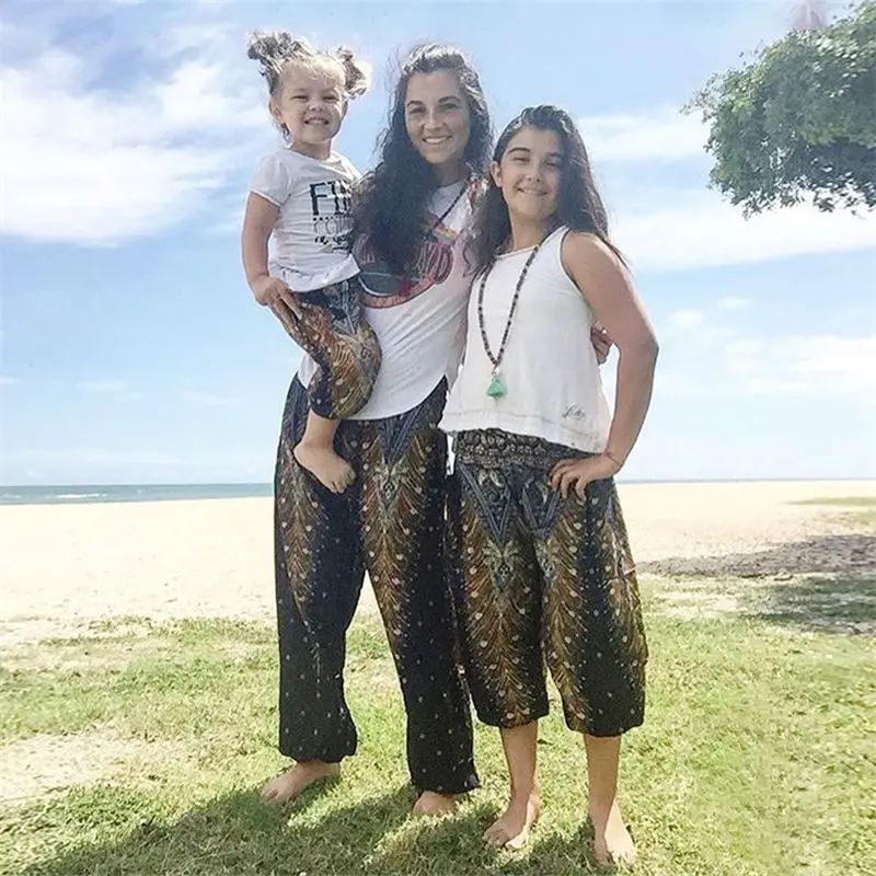 Одинаковые комплекты для мамы и дочки, штаны 2019 г., популярные спортивные свободные цветочные шаровары, брюки Одежда для мамы и меня