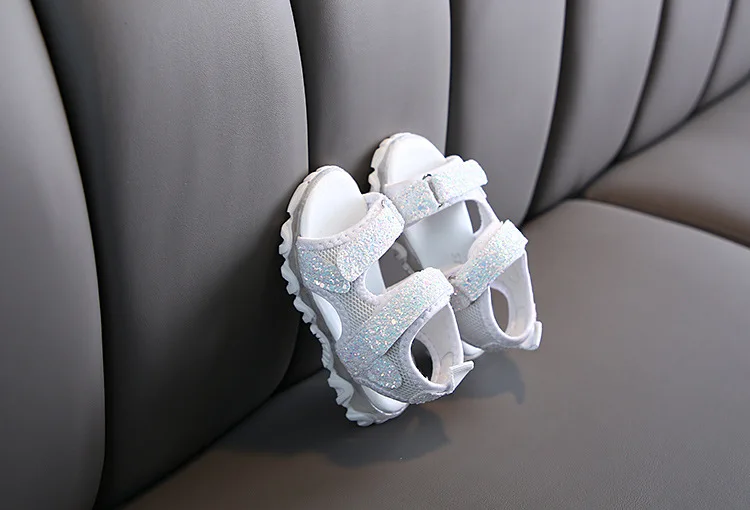 Kids Sandals Summer LED WIth Light Flash Sandals Beach Leather Sandals Children Water Shoes Anti-skid  Design for Children