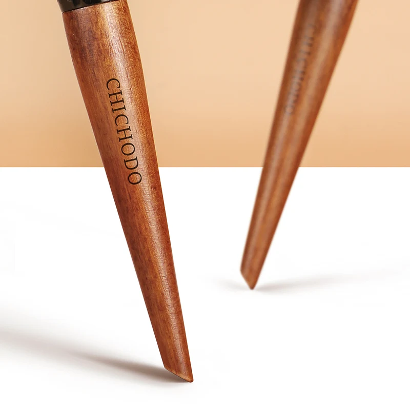 Makeup Brush Amber Series Carved Tube Animal Hair Blush Brush Peach shape pen F233