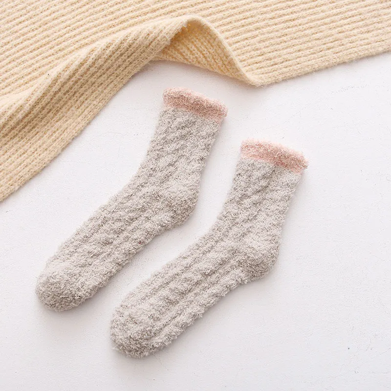 Dreamlikelin/женские зимние теплые пушистые носки; нескользящие носки-тапочки в японском стиле; бархатные теплые носки кораллового цвета для девочек; подарок на год - Цвет: Хаки