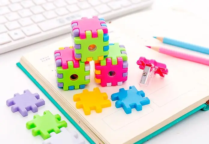4 шт./компл. простой Карамельный Цвет Magic Cube Пластик точилки для карандашей с одним отверстием карандаш резак Ножи рекламные подарочные канцелярские товары