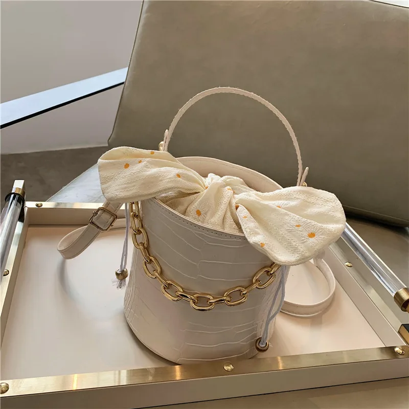 

The new bow crocodile pattern bag women 2020 Korean version of the summer all-match shoulder bag portable bucket bag