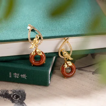 

Yiluyin S925 pure silver magpie inlaid with South Red Agate safety buckle high grade lady's earrings and Earrings