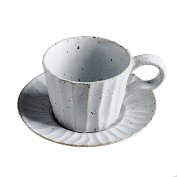 

Luxury European Coffee Cup Porcelain Creative Coffee Cups with Handle Red Tea Reusable Tasse A Cafe Ceramique Drinkware AB50CS