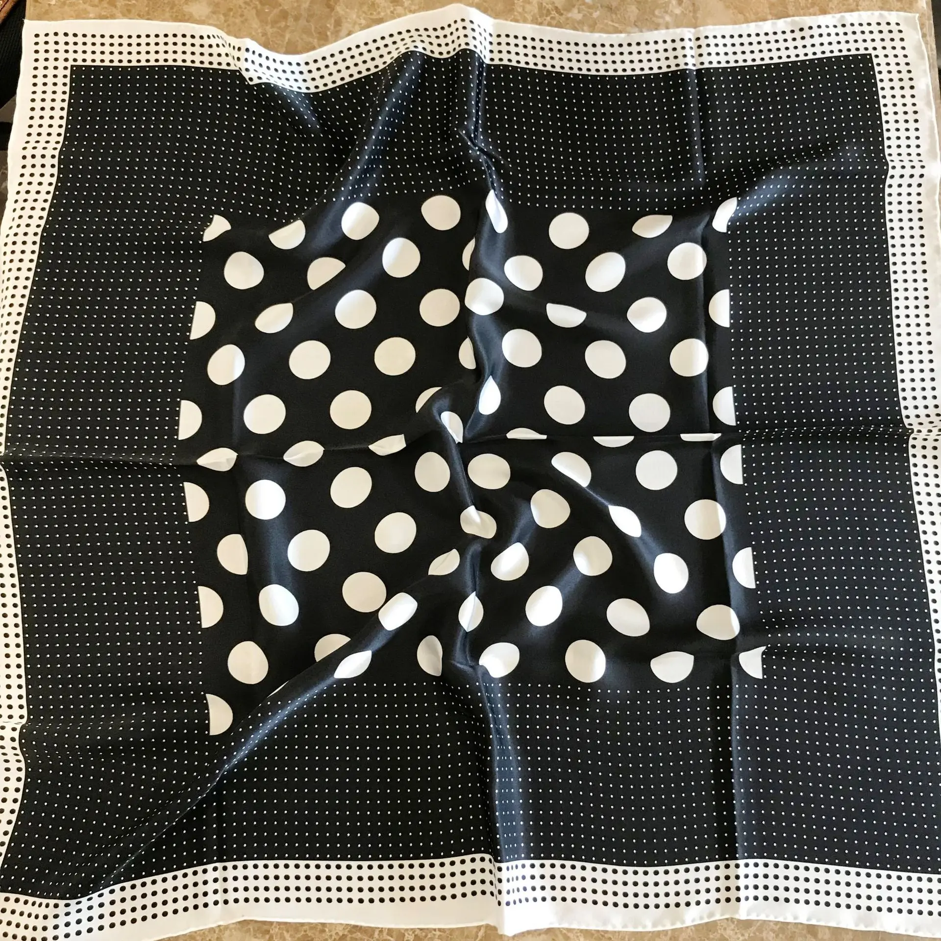 Классический Dot Scarf90* 90 см квадратный шарф женская Шаль Обертывание Женская 12 момме атласная шелковая ручная рулон-конопляная одежда аксессуары - Цвет: Черный