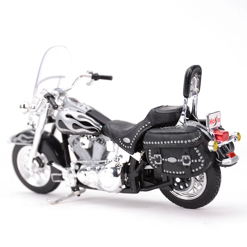 Maisto Modèle Réduit de Moto Harley Davidson 2002 FLSTC Heritage Softail 1/18 