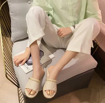 

Shoes Woman 2020 Women's Beach Slippers Luxury Slides Pantofle Soft Sabot Flat Summer Designer New Rubber PU Chain Basic