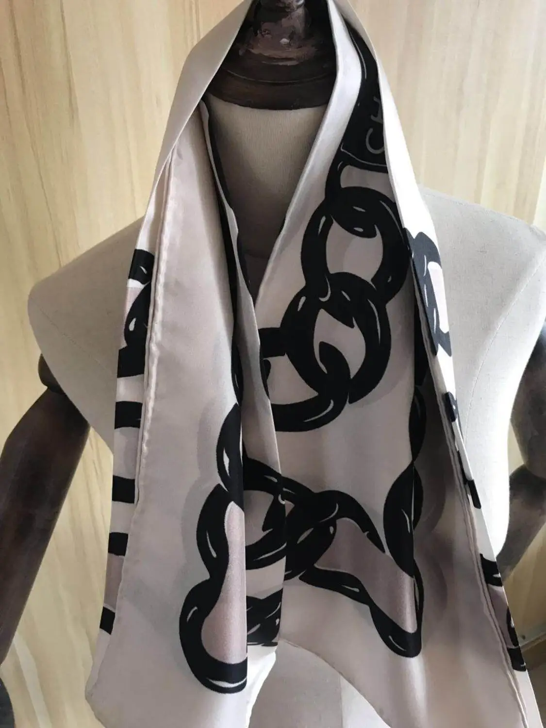 2020 new arrival autumn winter classic design 100% silk scarf 90*90 cm square shawl twill wrap for women lady free shipping |