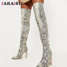 SARAIRIS/Новые Брендовые женские ботфорты выше колена, большие размеры 43 обувь с острым носком и змеиным узором женские вечерние пикантные сапоги на высоком каблуке