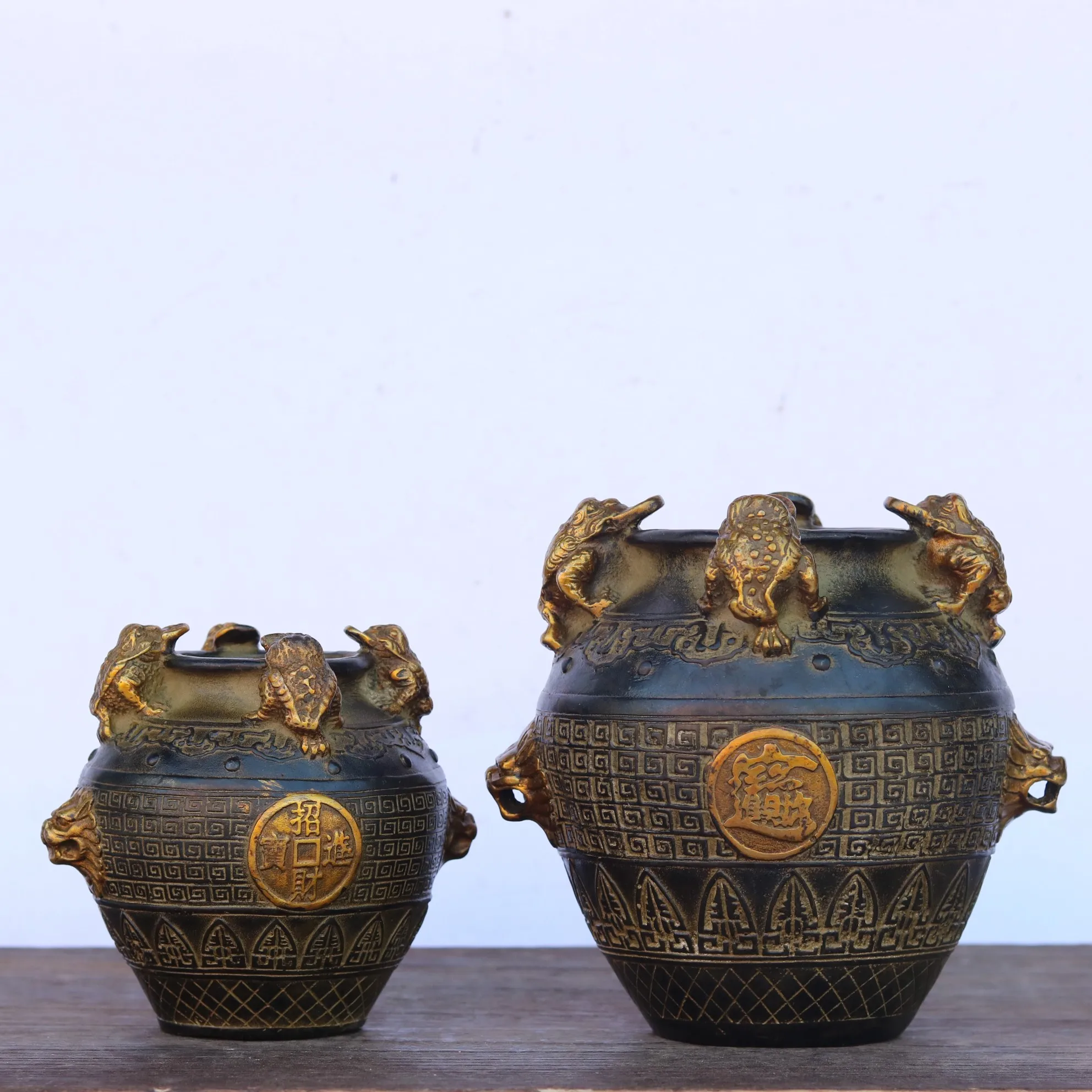 4" ming xuande mark Chinese old Antique bronze gilt Toad beast ears jar pot 
